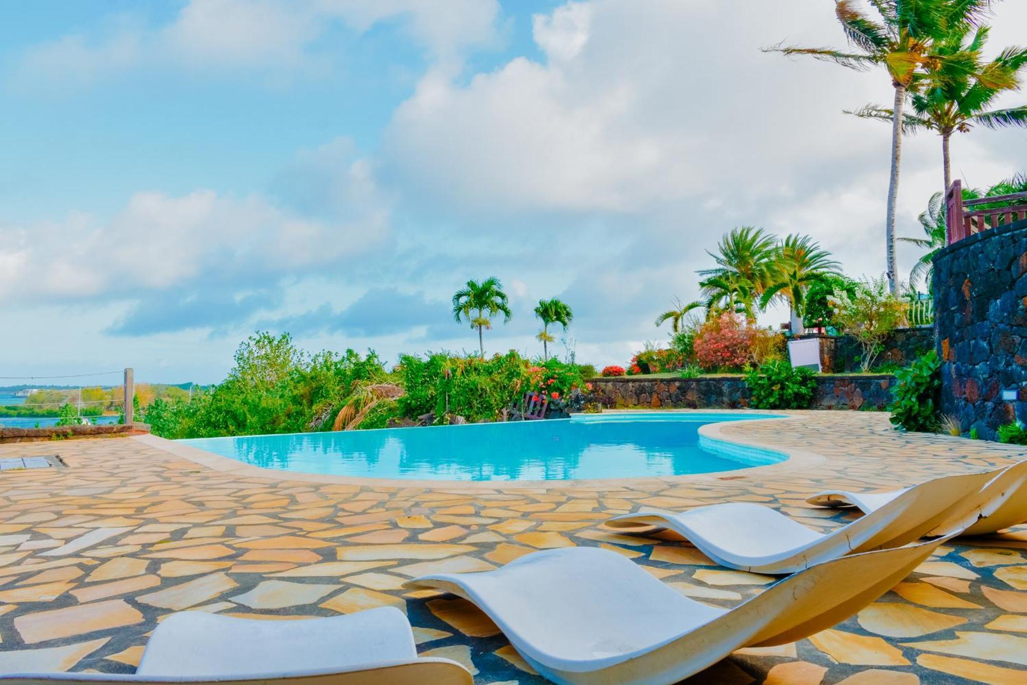 Boutique Villa On The Rocks With Stunning Sea Views, Infinity Pool & Private Sea Trou d'Eau Douce Exterior foto